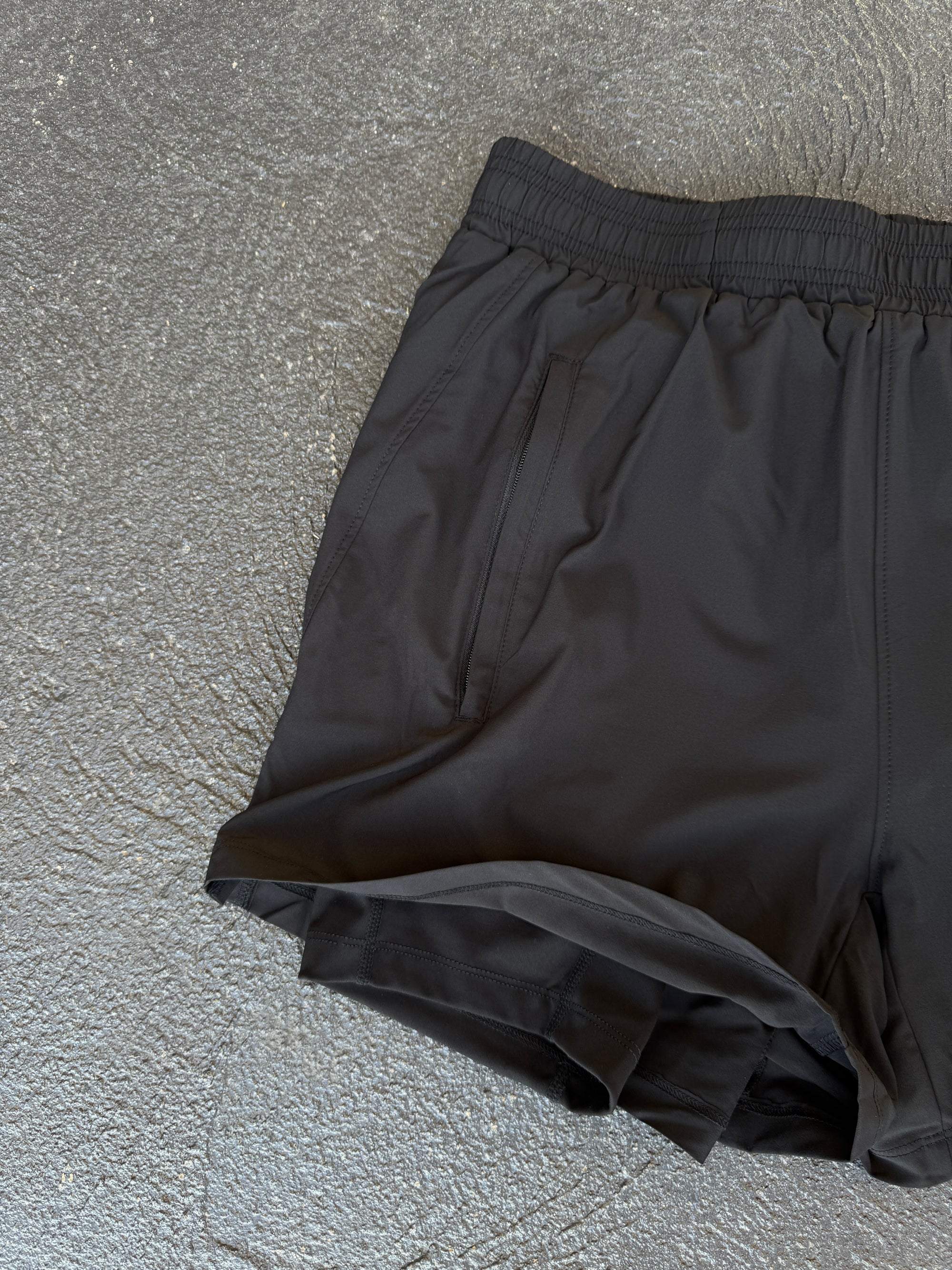 5” Hybrid Short - Black.