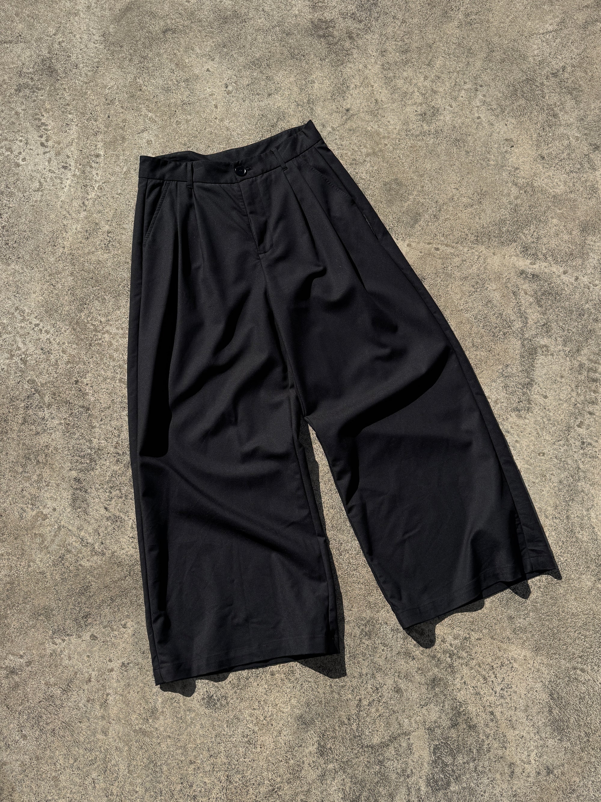 Wide Leg Pleated Pant - Black.