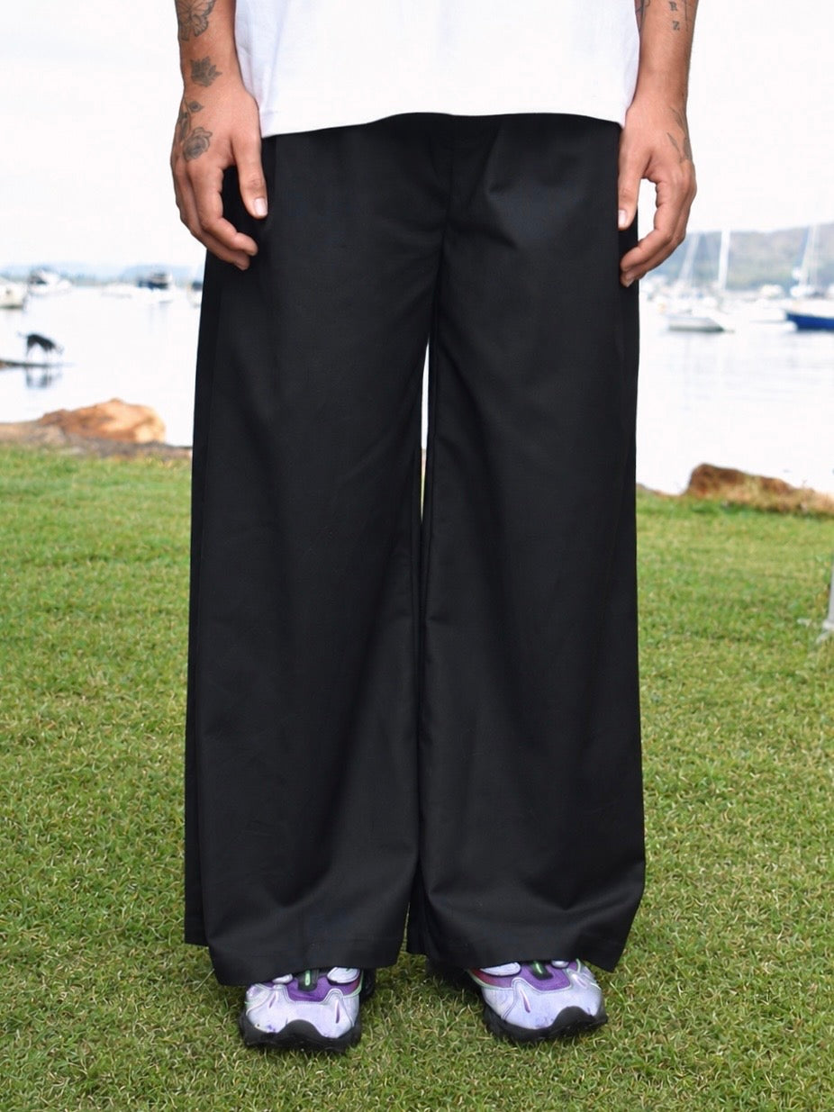Wide Leg Pleated Pant - Black.