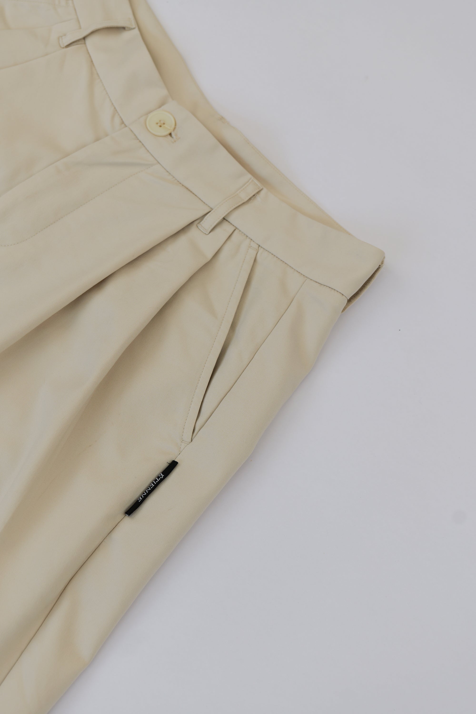 Pleated Short - Cream.