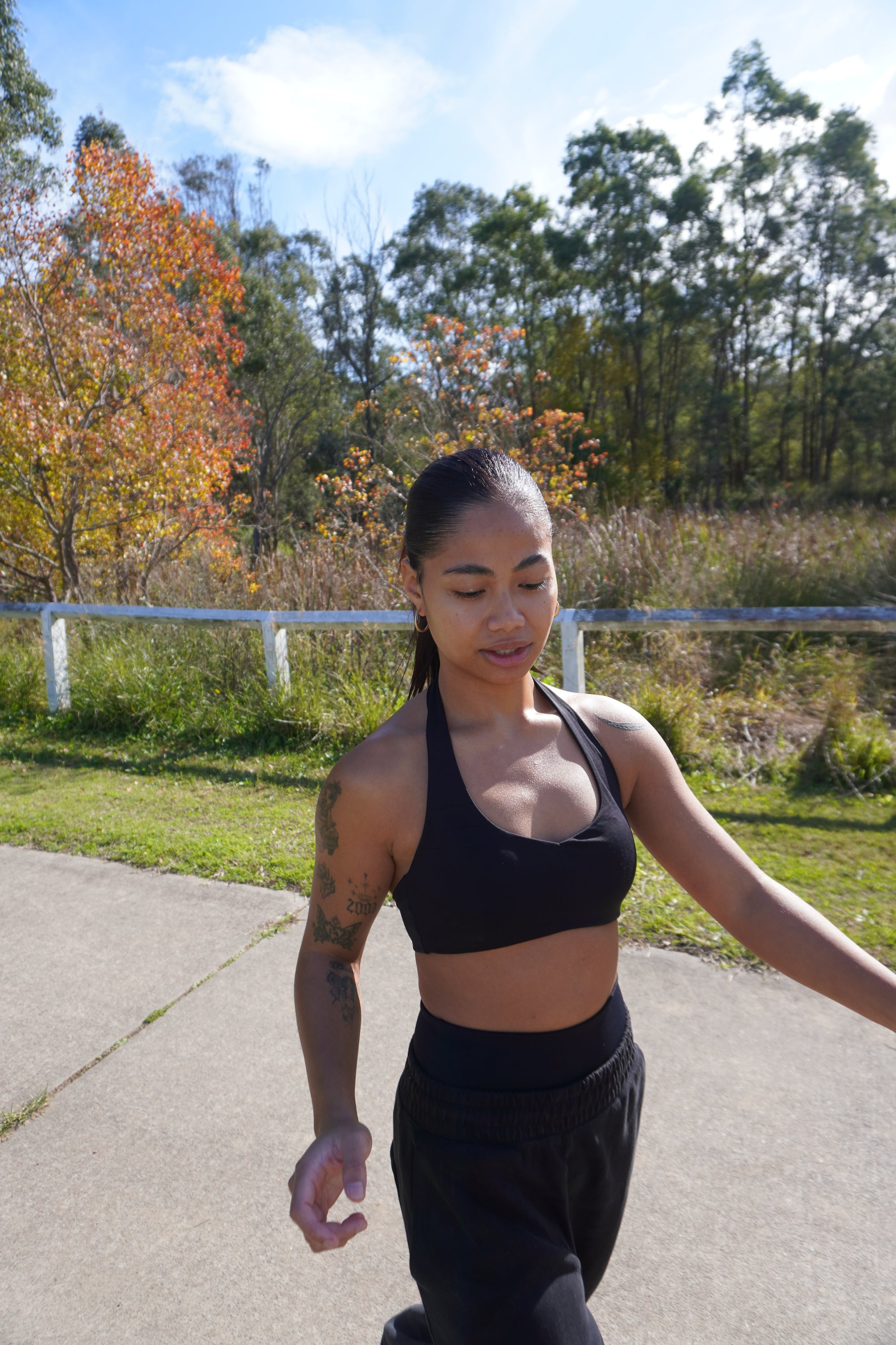 Storm Halter Crop - Black.